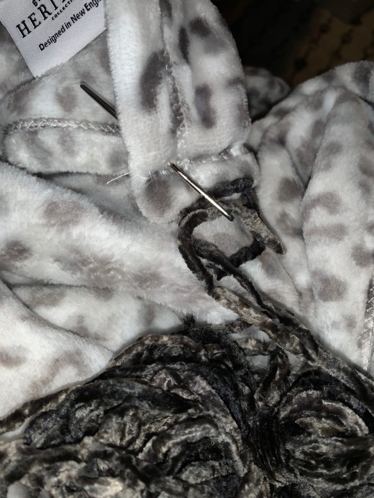 From Ordinary to Lovely, Two Easy Updates for Fleece Blankets - Susan's ...